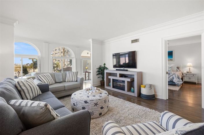 Image No.12-2 Bed Property for sale