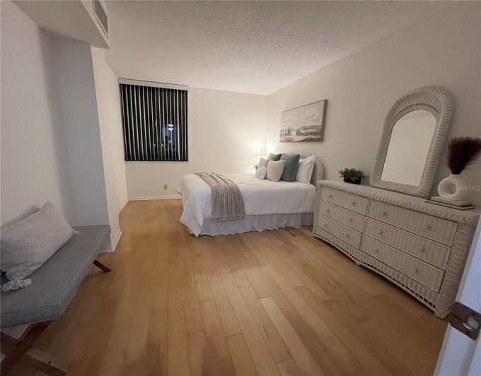 Image No.15-2 Bed Property for sale