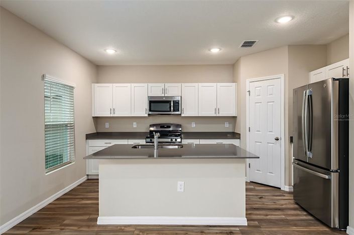 Image No.3-5 Bed Property for sale