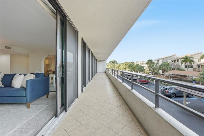 Image No.10-3 Bed Property for sale