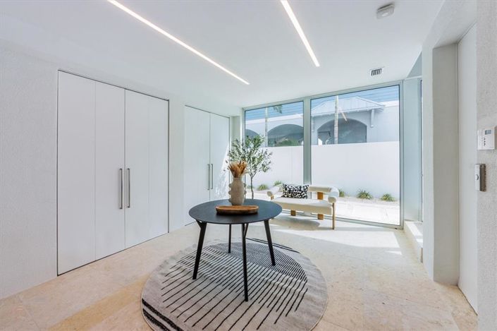 Image No.12-3 Bed Property for sale