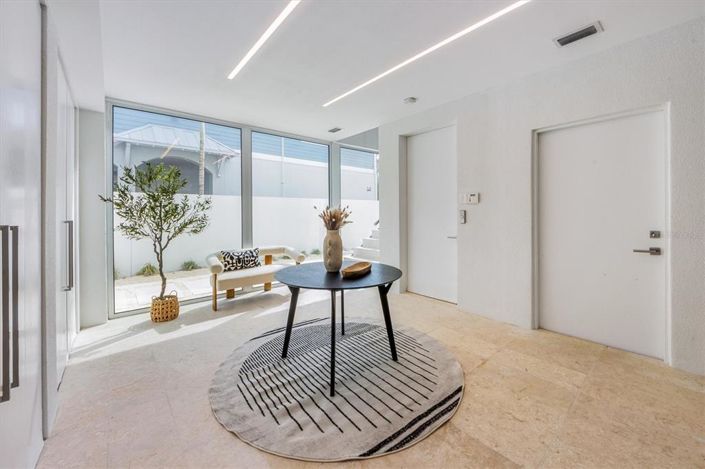 Image No.13-3 Bed Property for sale