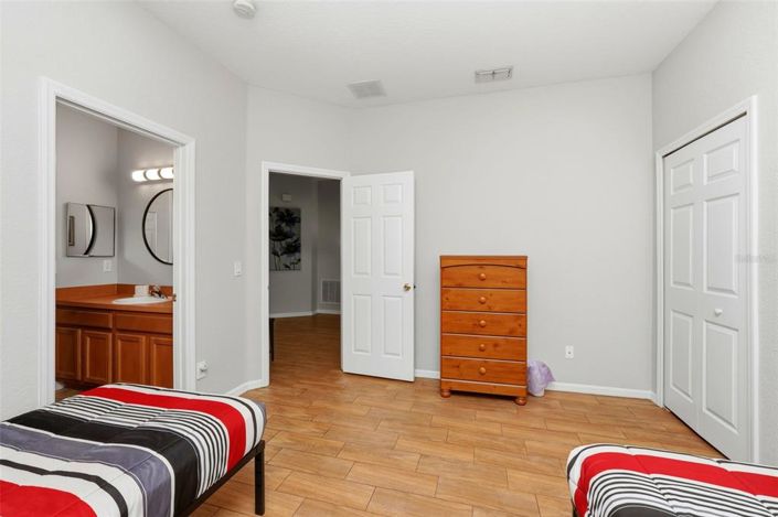 Image No.28-Propriété de 4 chambres à vendre à Clermont