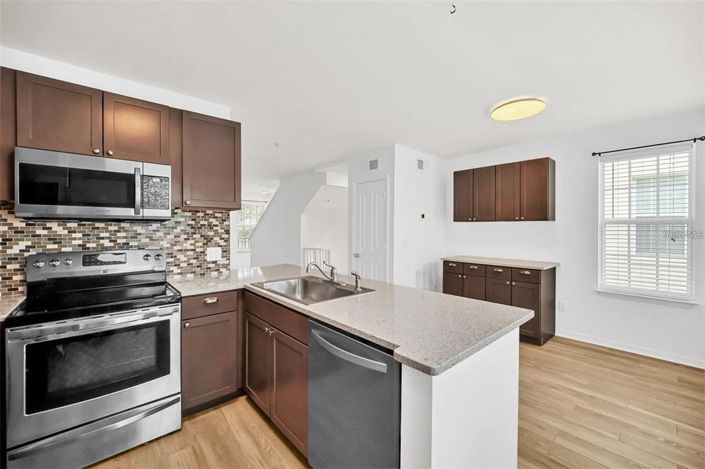 Image No.28-3 Bed Townhouse for sale