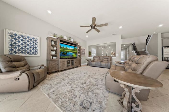 Image No.12-6 Bed Property for sale