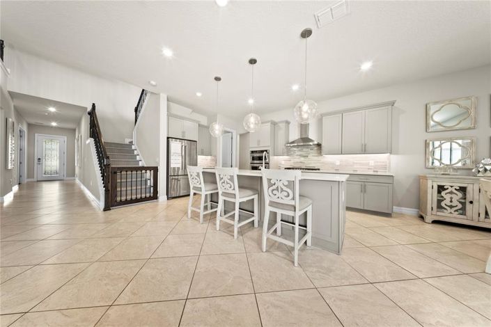 Image No.3-6 Bed Property for sale