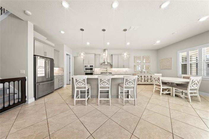 Image No.4-6 Bed Property for sale