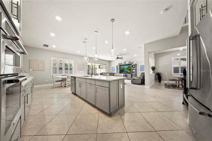 Image No.5-6 Bed Property for sale