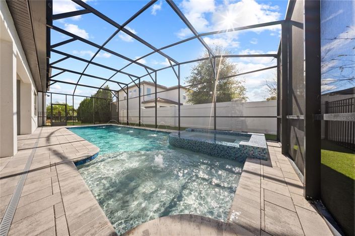 Image No.60-6 Bed Property for sale