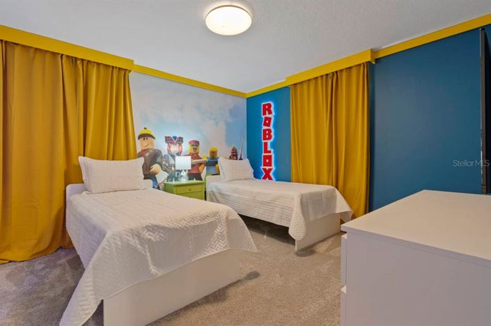 Image No.20-8 Bed Property for sale