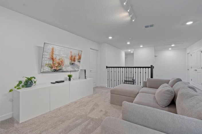 Image No.29-8 Bed Property for sale