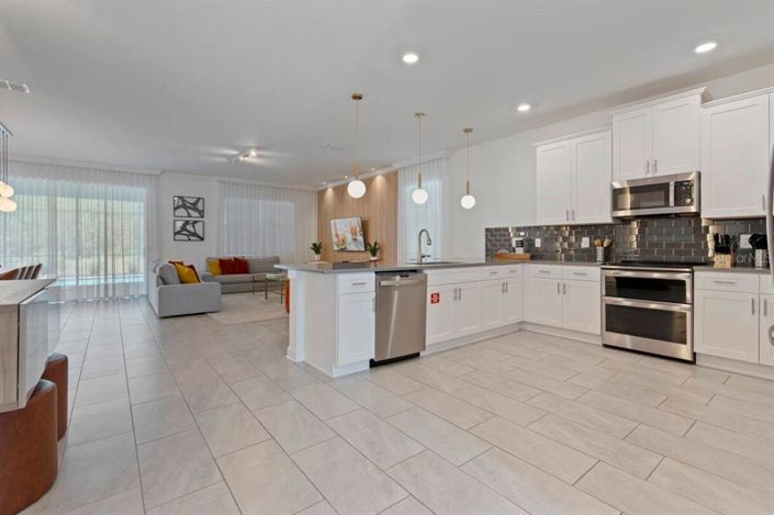 Image No.8-8 Bed Property for sale