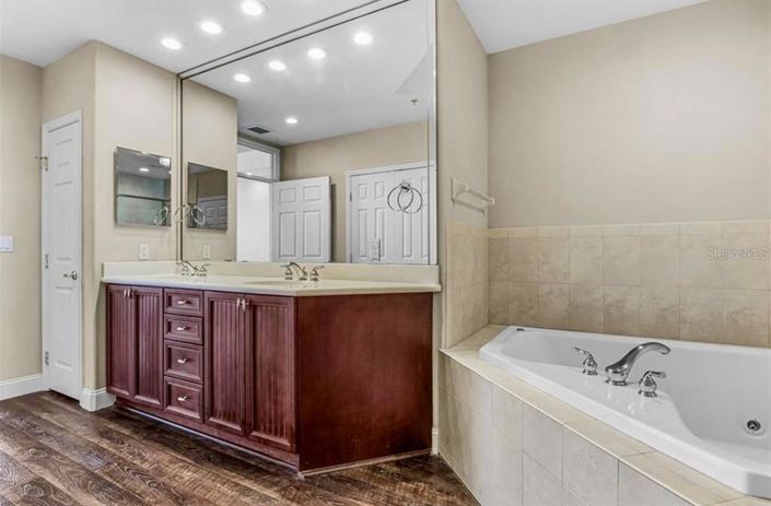 Image No.36-3 Bed Property for sale