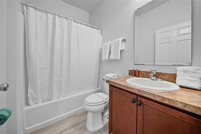 Image No.12-8 Bed Property for sale