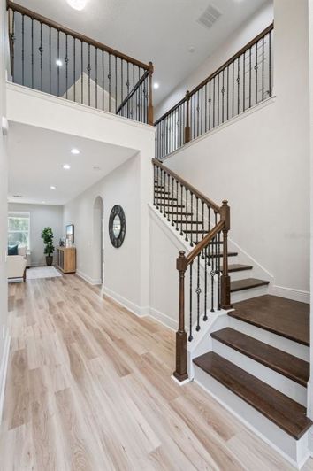 Image No.17-7 Bed Property for sale