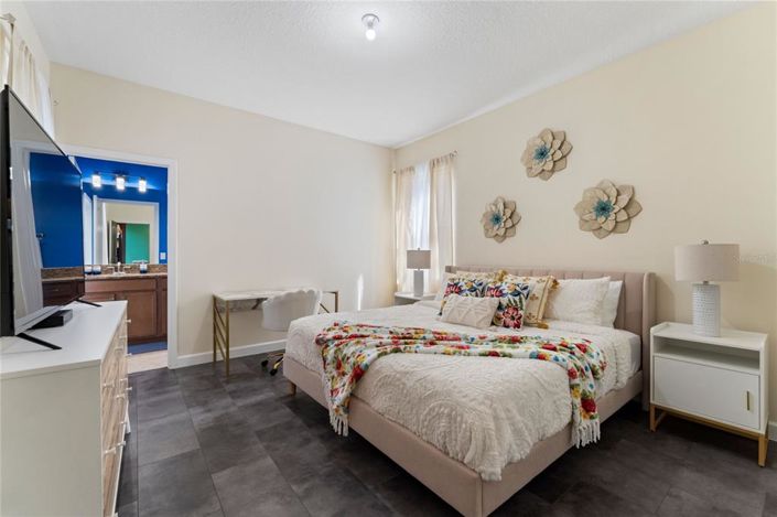 Image No.25-5 Bed Property for sale