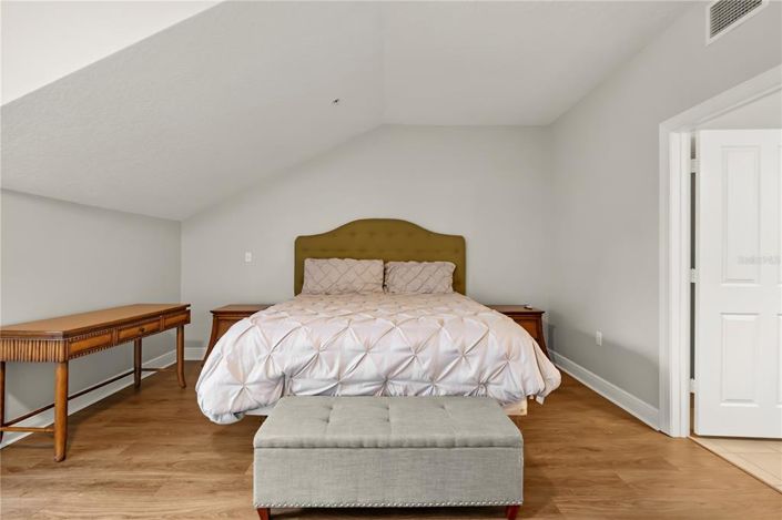 Image No.19-3 Bed Townhouse for sale