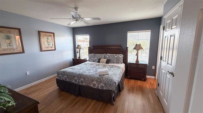 Image No.26-4 Bed Townhouse for sale