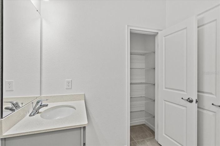 Image No.20-5 Bed Townhouse for sale