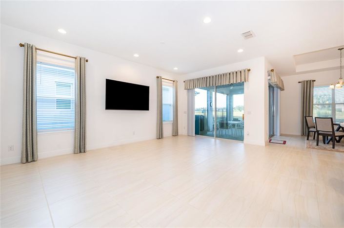 Image No.25-3 Bed Property for sale