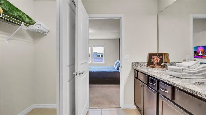 Image No.13-5 Bed Townhouse for sale