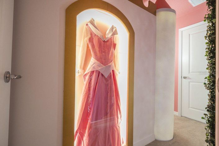 Image No.27-5 Bed Townhouse for sale