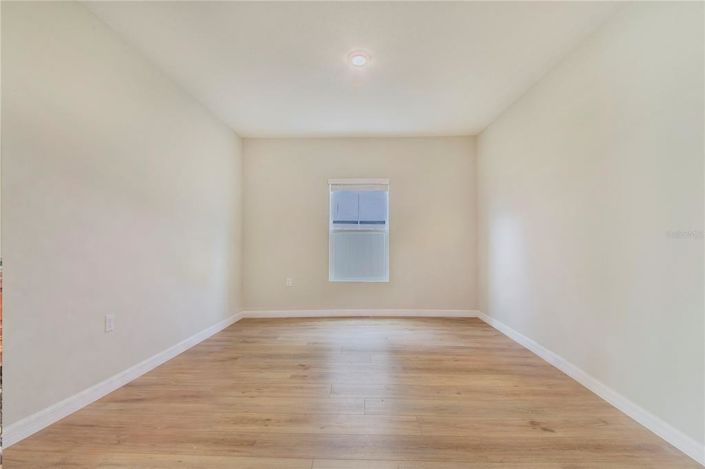 Image No.12-5 Bed Property for sale