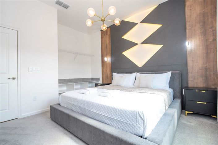 Image No.10-6 Bed Property for sale