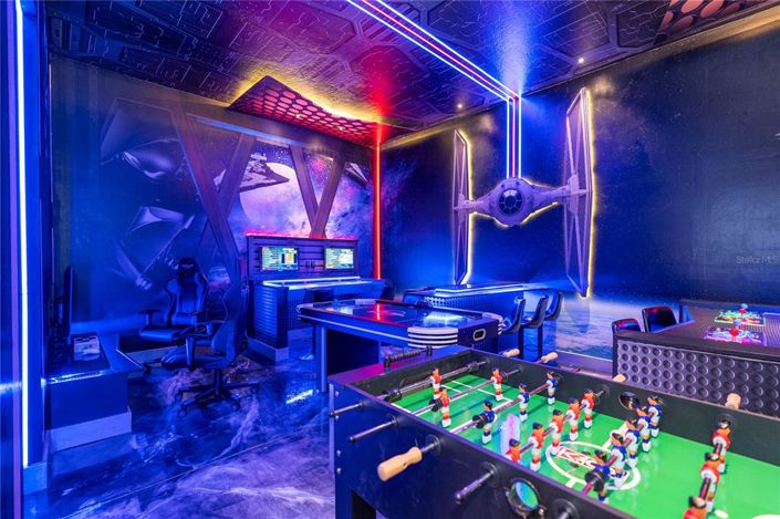 Image No.17-6 Bed Property for sale