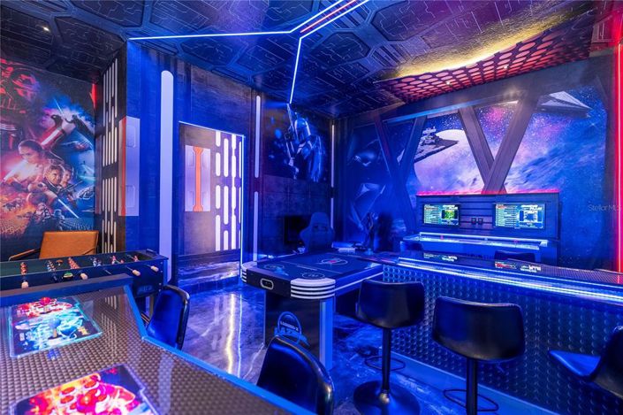 Image No.20-6 Bed Property for sale