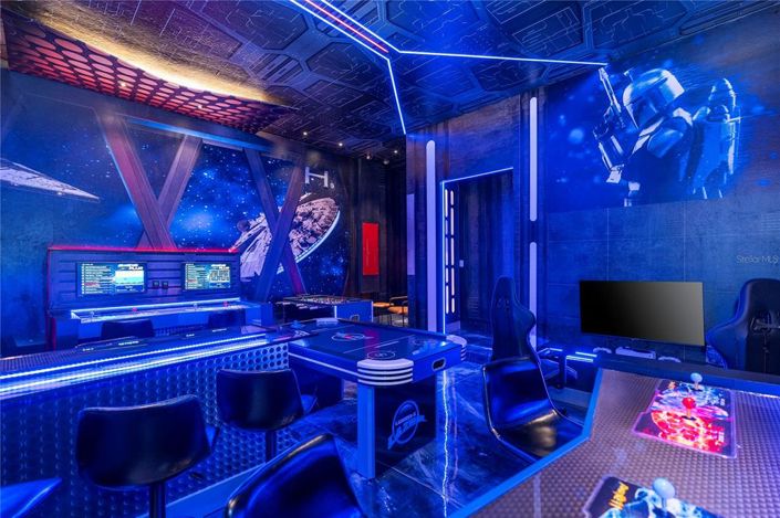 Image No.24-6 Bed Property for sale