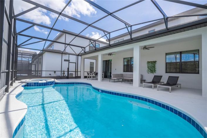 Image No.32-6 Bed Property for sale