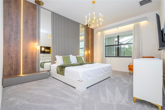 Image No.47-6 Bed Property for sale