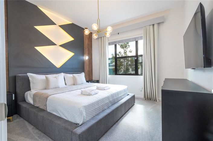 Image No.9-6 Bed Property for sale