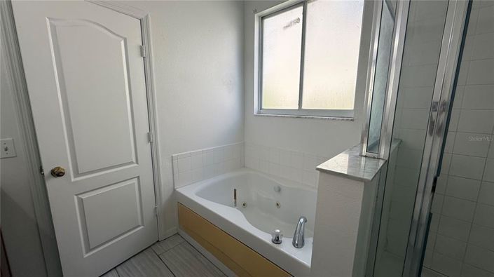 Image No.42-5 Bed Property for sale