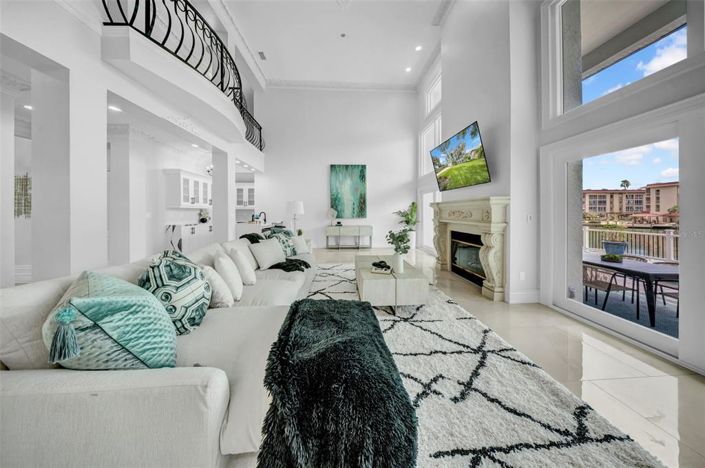 Image No.10-5 Bed Property for sale