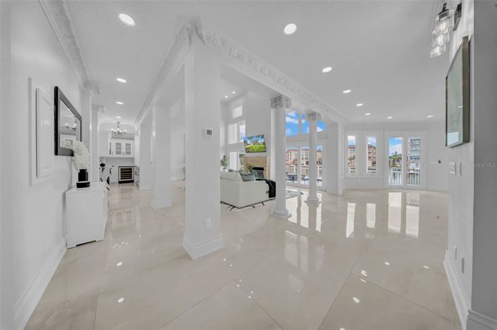 Image No.18-5 Bed Property for sale