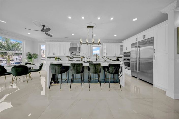 Image No.19-5 Bed Property for sale