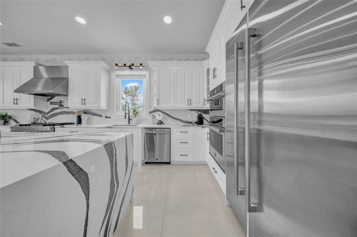 Image No.23-5 Bed Property for sale