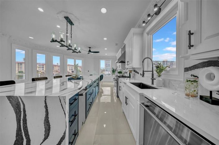 Image No.24-5 Bed Property for sale