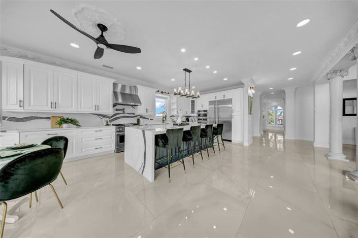 Image No.25-5 Bed Property for sale