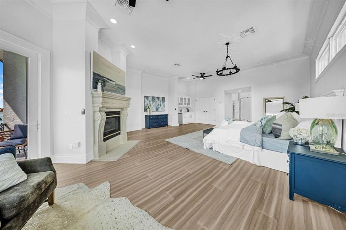 Image No.40-5 Bed Property for sale