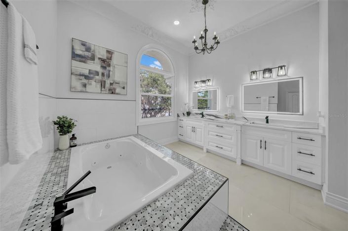 Image No.43-5 Bed Property for sale