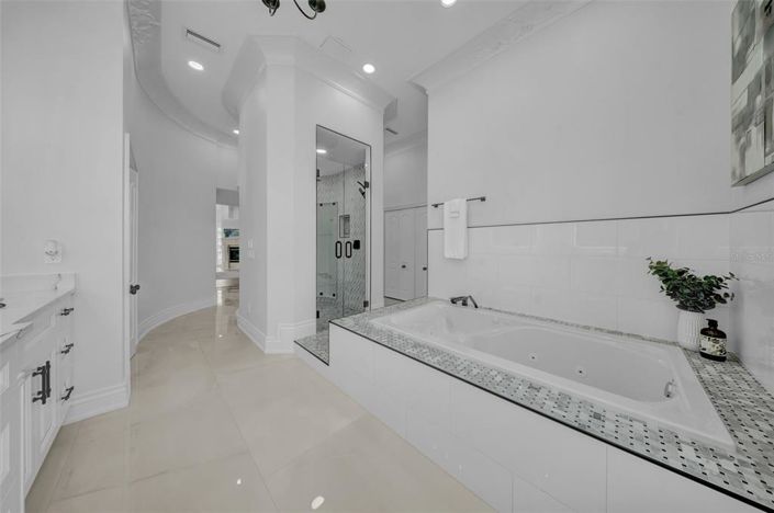 Image No.44-5 Bed Property for sale