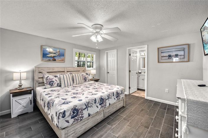 Image No.15-4 Bed Property for sale