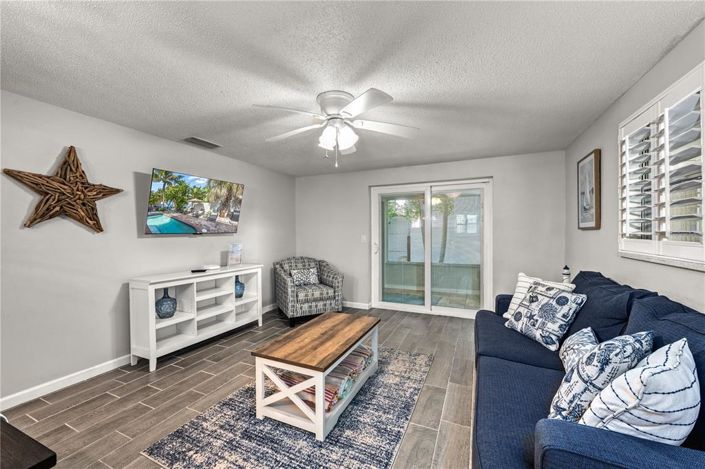 Image No.6-4 Bed Property for sale