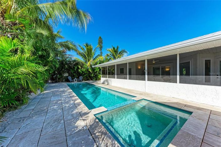 Image No.42-3 Bed Property for sale