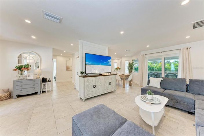 Image No.8-3 Bed Property for sale