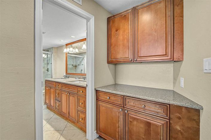 Image No.9-2 Bed Property for sale