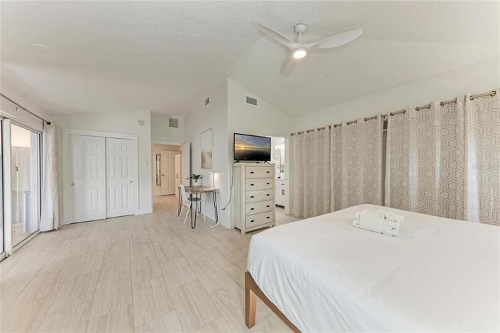 Image No.28-3 Bed Property for sale